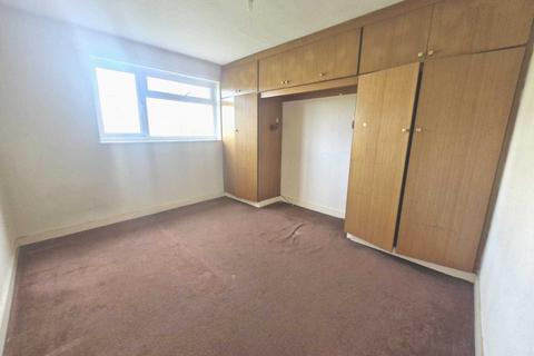 2 bedroom flat for sale, Spear Close, Luton LU3