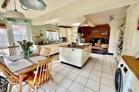 4 bedroom semi-detached house for sale, Westminster Road, Milford on Sea, Lymington, Hampshire, SO41
