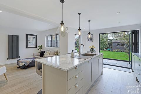 25 Great Lawn, Ongar, CM5 0AA