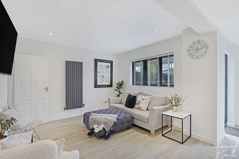 25 Great Lawn, Ongar, CM5 0AA