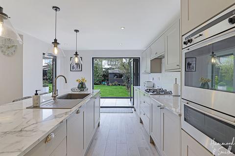 25 Great Lawn, Ongar, CM5 0AA