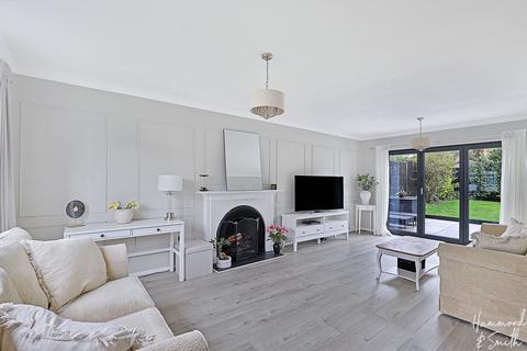 25 Great Lawn, Ongar, CM5 0AA