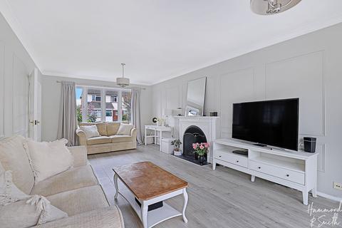25 Great Lawn, Ongar, CM5 0AA
