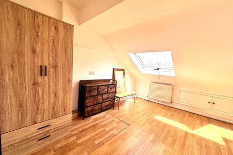 1 bedroom flat to rent, Castle Hill Parade, Ealing, W13
