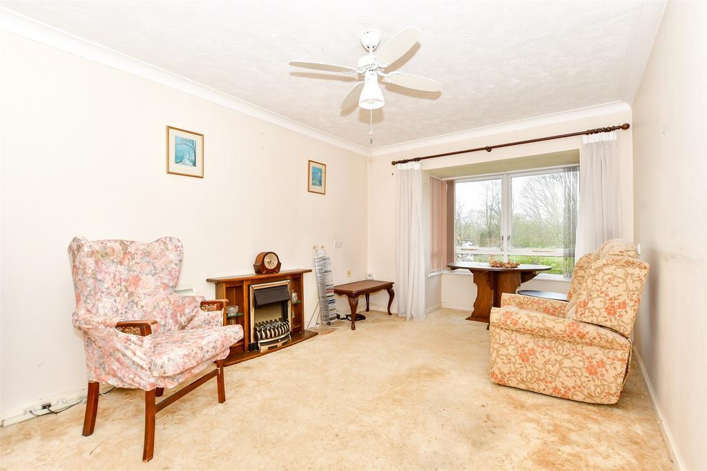 Horndean Road, Emsworth, Hampshire 1 bed flat for sale £150,000