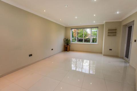 2 bedroom flat to rent, Great Oak Drive, Altrincham, Cheshire, WA15