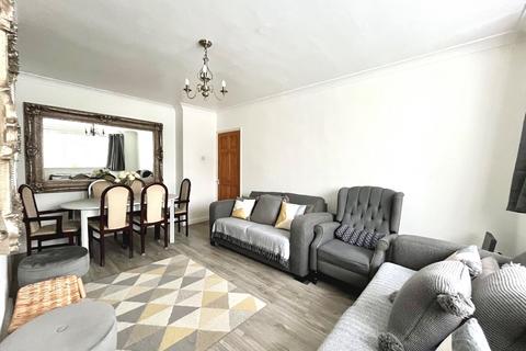 9 Field Close, Chessington, KT9 2QD