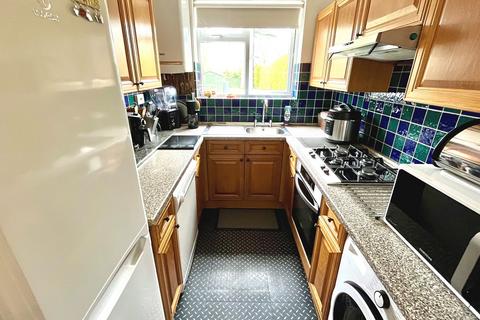 9 Field Close, Chessington, KT9 2QD