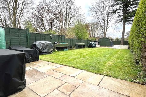 9 Field Close, Chessington, KT9 2QD