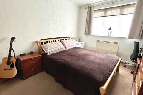 9 Field Close, Chessington, KT9 2QD