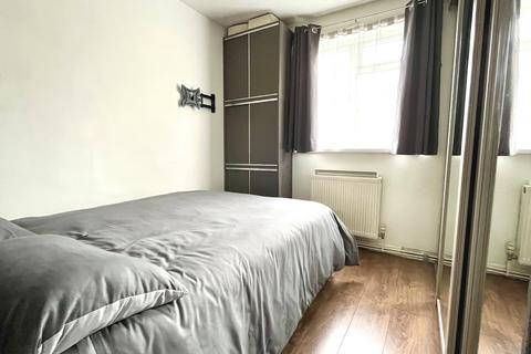 9 Field Close, Chessington, KT9 2QD