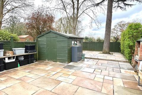 9 Field Close, Chessington, KT9 2QD