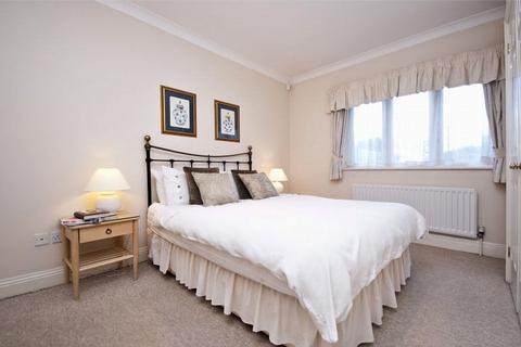 2 bedroom apartment for sale - Chaucer Close, Windsor, Berkshire, SL4