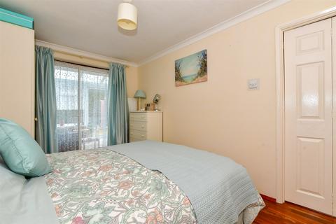 6 Joyes Close, Whitfield, Dover, CT16 3LS