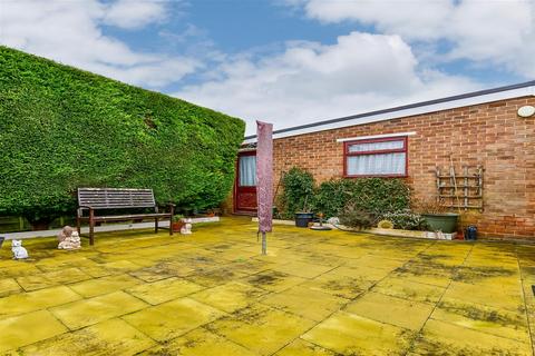 6 Joyes Close, Whitfield, Dover, CT16 3LS