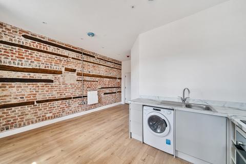 1 bedroom flat to rent, Staple Gardens, Hampshire SO23