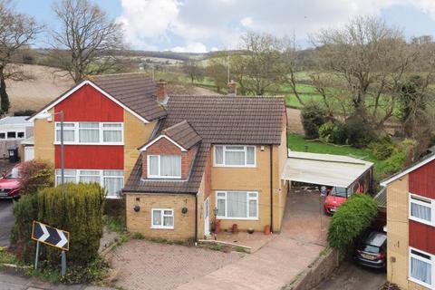 26 Greenway, Chesham, HP5 2BX