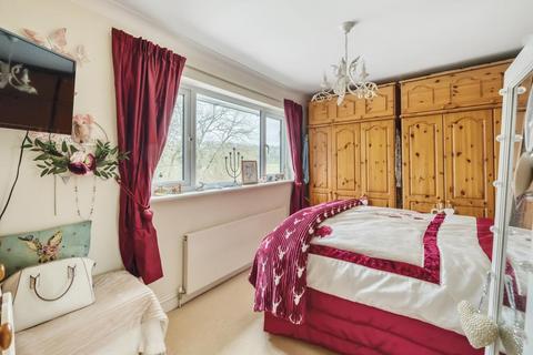 26 Greenway, Chesham, HP5 2BX