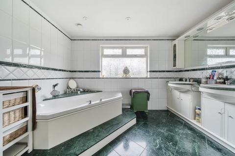 26 Greenway, Chesham, HP5 2BX