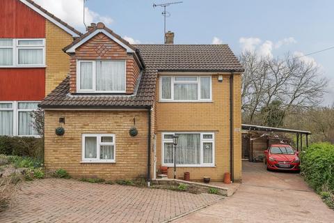 26 Greenway, Chesham, HP5 2BX