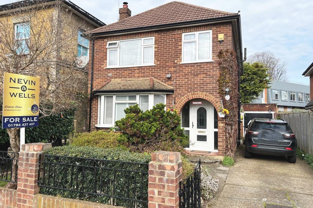 Grange Road, Egham, Surrey, TW20 4 bed detached house for sale £800,000