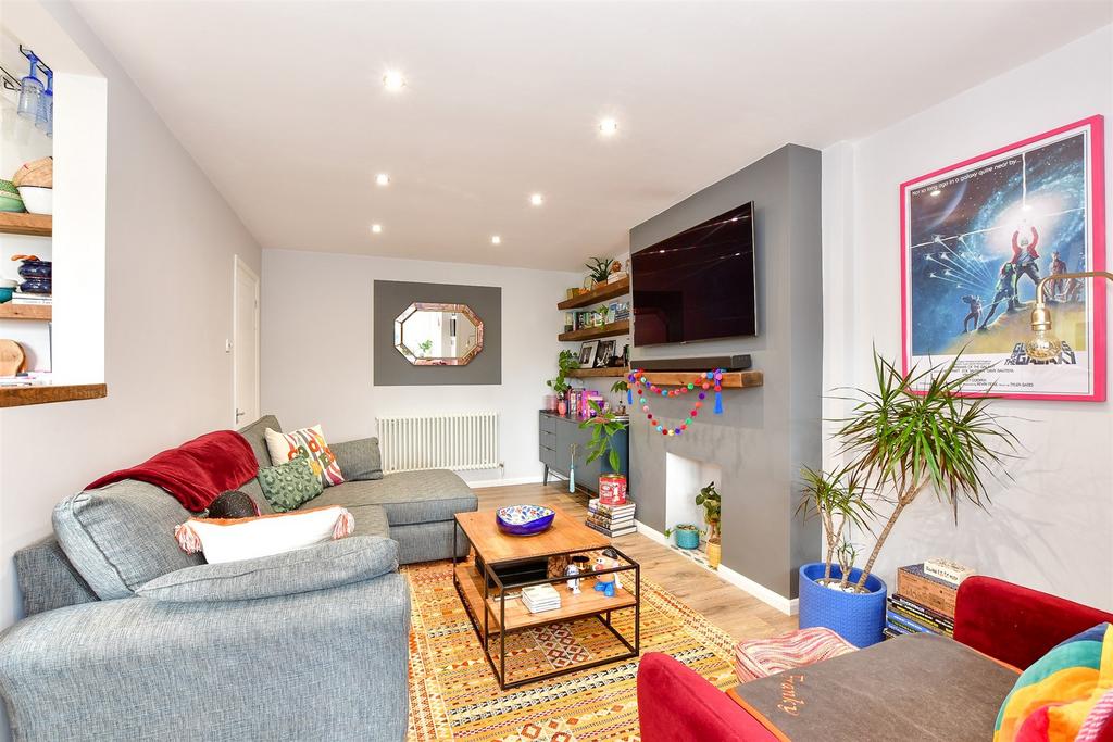 Lounge/Dining Area
