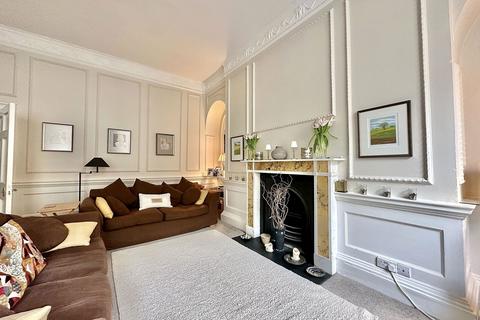 2 bedroom flat for sale, Russell Street, Bath, BA1 2QF