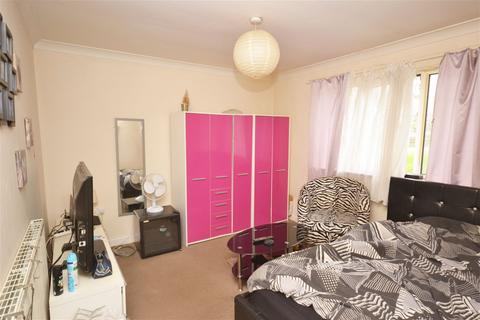 2 bedroom apartment for sale, Hazel Road, Bognor Regis
