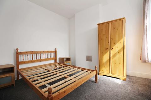 2 bedroom apartment to rent, Barry Road, Barry. CF63 1BA