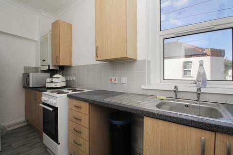 2 bedroom apartment to rent, Barry Road, Barry. CF63 1BA