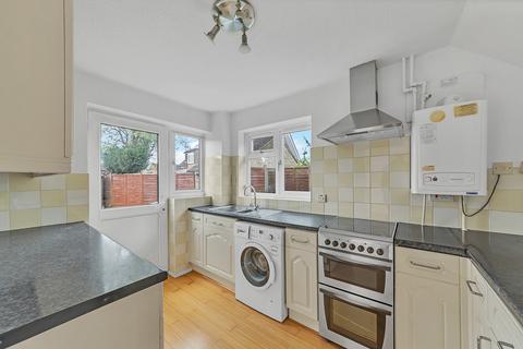 12 Tudor Walk, Leatherhead, KT22 7HX