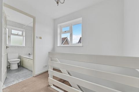 12 Tudor Walk, Leatherhead, KT22 7HX