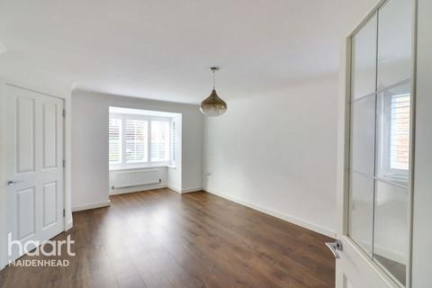 21 Buchanan Way, Binfield, Bracknell, RG42 4FE