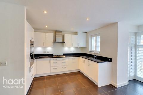 21 Buchanan Way, Binfield, Bracknell, RG42 4FE