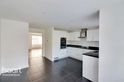 21 Buchanan Way, Binfield, Bracknell, RG42 4FE