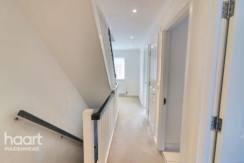21 Buchanan Way, Binfield, Bracknell, RG42 4FE