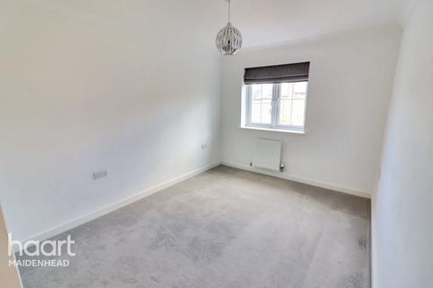 21 Buchanan Way, Binfield, Bracknell, RG42 4FE
