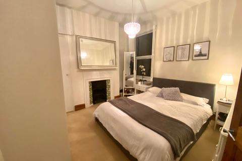 2 bedroom flat to rent - Bathurst Gardens, London