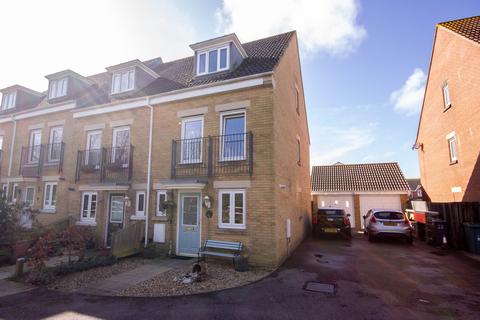 4 bedroom end of terrace house for sale, Osborne Heights, East Cowes