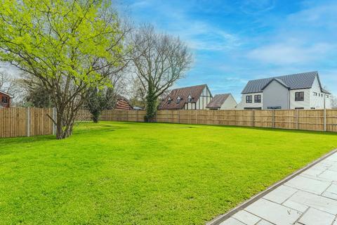 5 bedroom detached house for sale, Barn Farm, Wickford