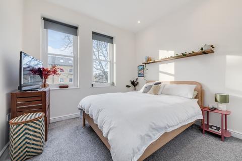 2 bedroom flat for sale, Barry Road,  London, SE22