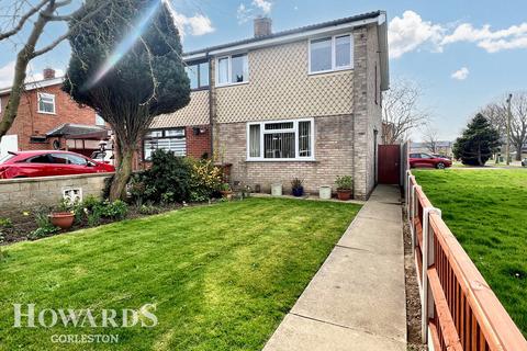 3 bedroom semi-detached house for sale - Durham Avenue, Great Yarmouth