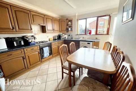 3 bedroom semi-detached house for sale - Durham Avenue, Great Yarmouth