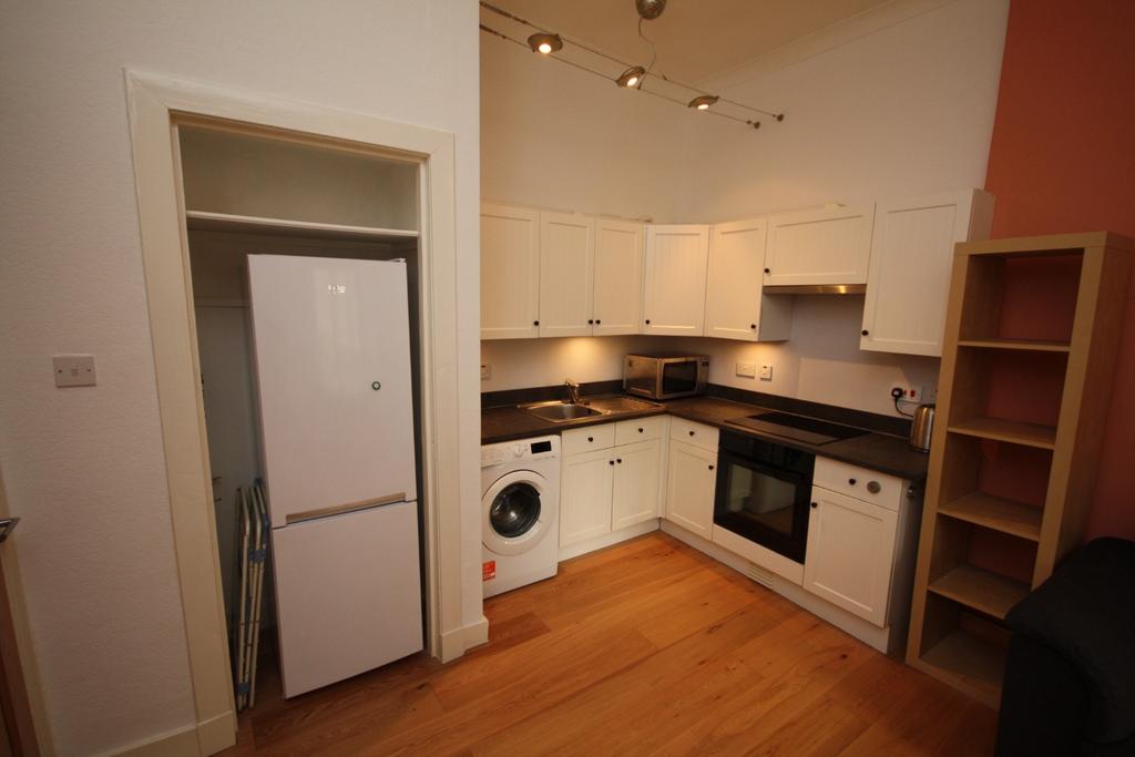 Apartment in Edinburgh - View 5