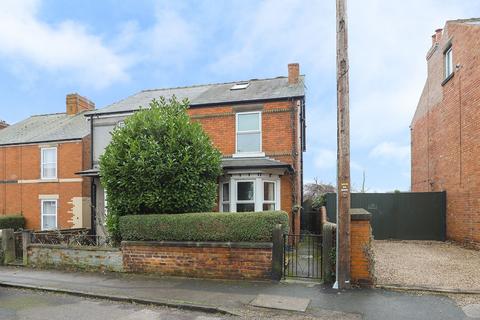 22 Manor Road, Chesterfield, S40 1HX