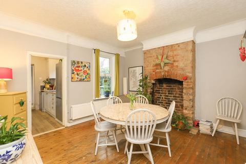 22 Manor Road, Chesterfield, S40 1HX