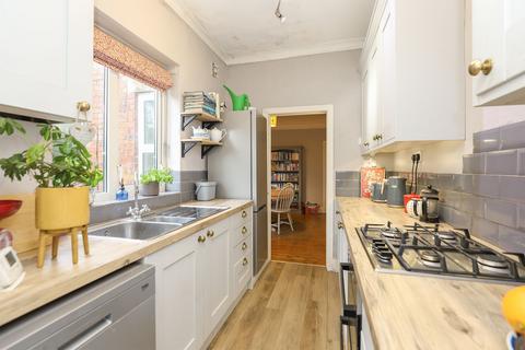 22 Manor Road, Chesterfield, S40 1HX