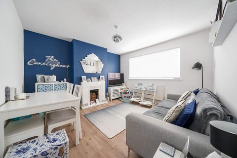 9a Northdown Close, Ruislip, HA4 6JY