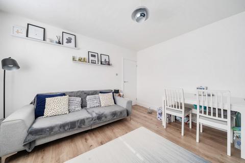 9a Northdown Close, Ruislip, HA4 6JY