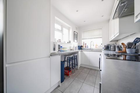 9a Northdown Close, Ruislip, HA4 6JY